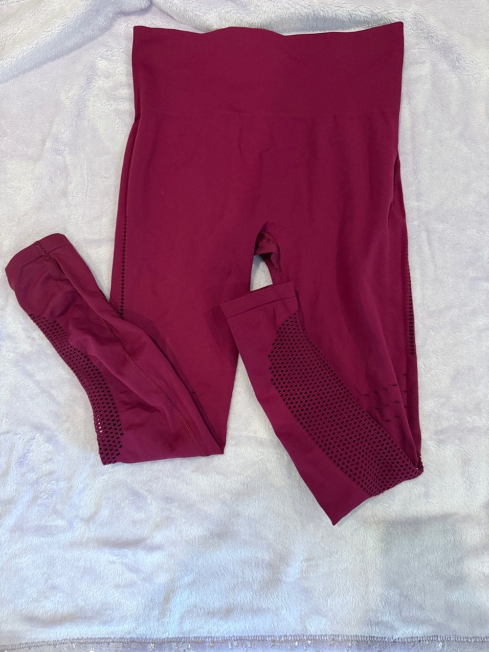 Women’s Athletic Cutout Leggings ** Bundle 5+ items and name your offer!!! 💖💞